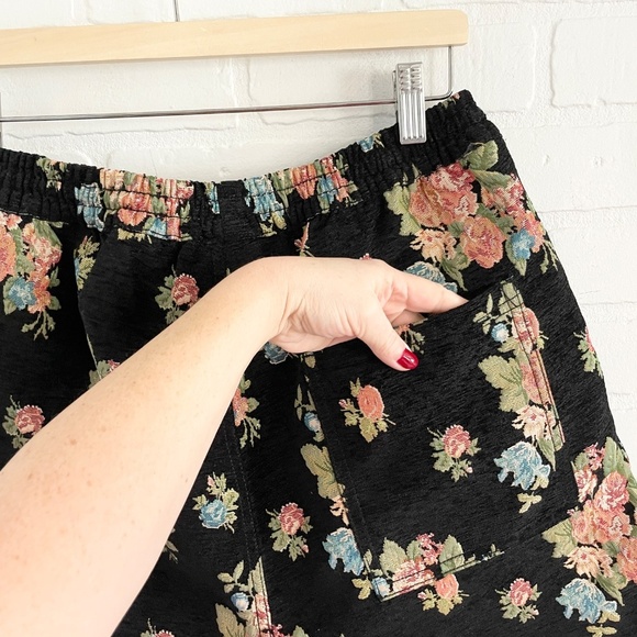 Pleasures Brocade bermudas Dark floral Jacquard Roses Embroideries Pockets Sz M - Picture 8 of 13